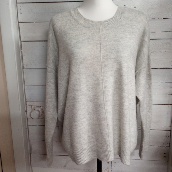 Vince Camuto Sweaters - Vince Camuto Center Seam Crewneck Sweater Gray Oversized Women's Medium Soft